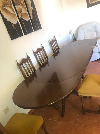 Mesa y sillas