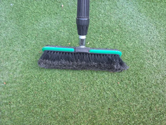 SPAZZOLA PER LA PULIZIA