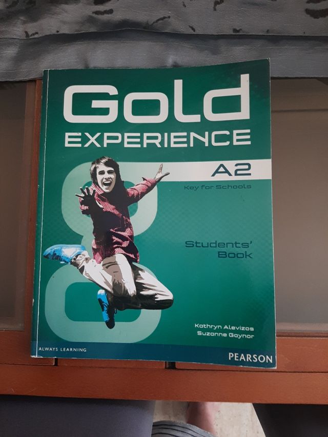 Gold Experience student's book 2° de eso ingles