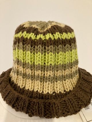 Gorro de lana de rayas nuevo