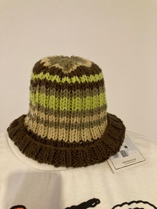 Gorro de lana de rayas nuevo