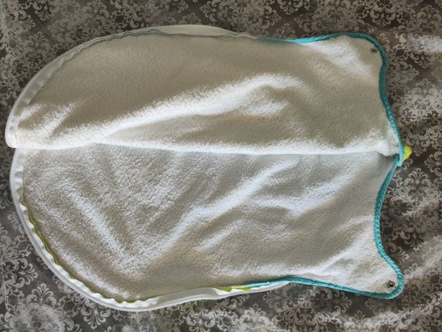 saco bebé toalla en el interior