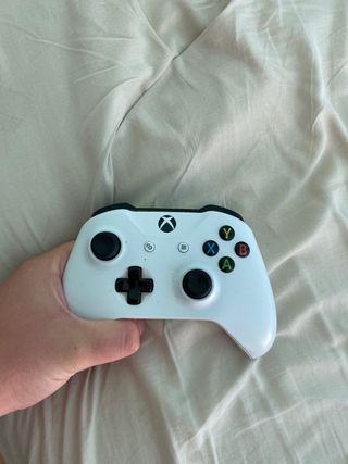 Xbox one s 1 TB + mando blanco