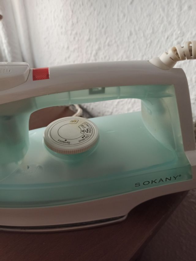 PLANCHA DE LA ROPA. SOKANY
