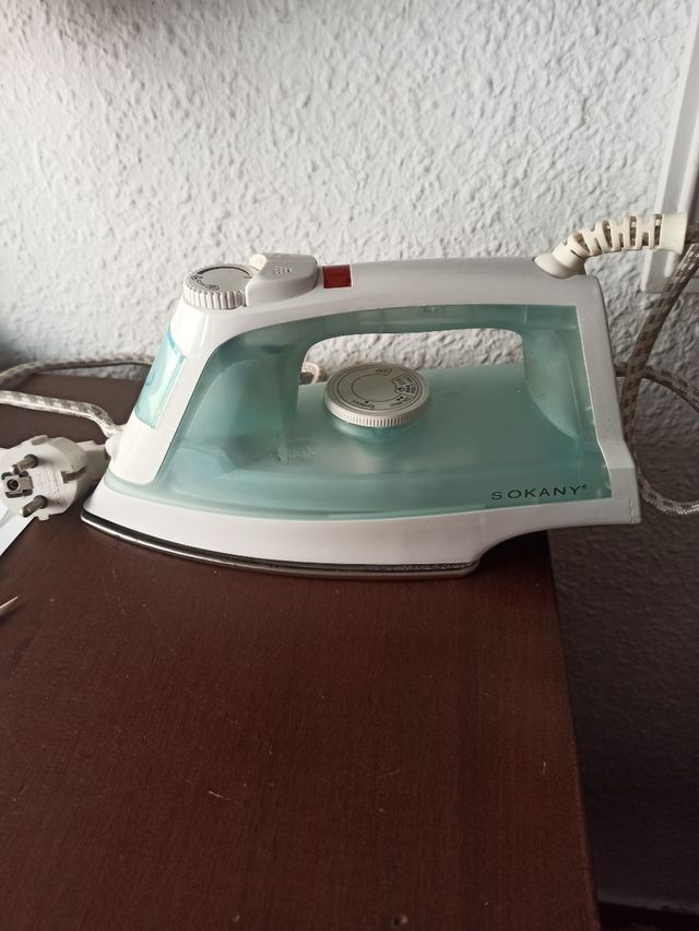 PLANCHA DE LA ROPA. SOKANY