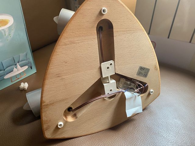 Lámpara de techo de tres focos direccionables