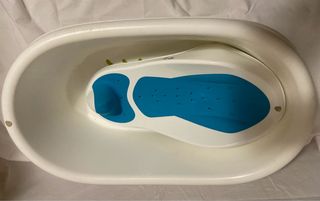 Juguetes y bañera