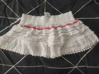 Falda volantes blanca con detalles