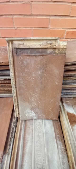 Se venden tejas Planas