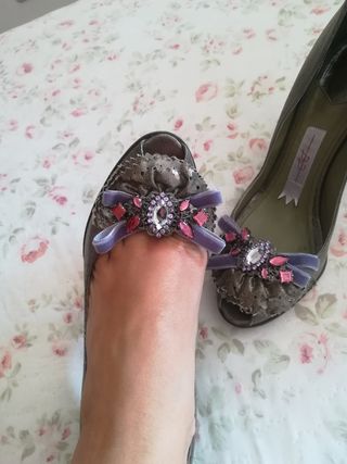 Zapatos peep toe tacón pedrería