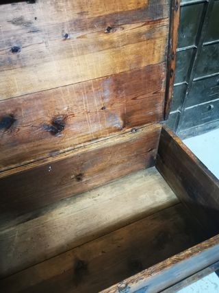 antiguo baul de madera.