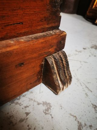 antiguo baul de madera.