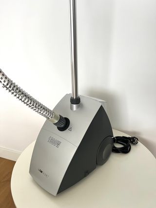 Centro de planchado vertical de vapor