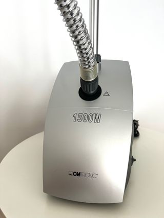 Centro de planchado vertical de vapor