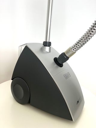 Centro de planchado vertical de vapor