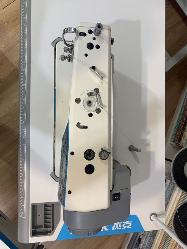 Jack A4F Máquina de Coser Industrial