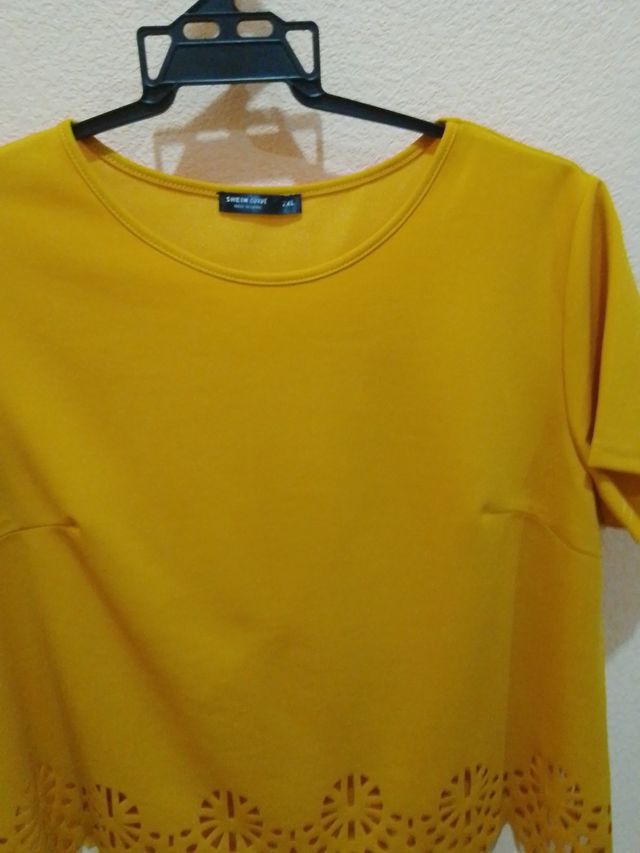 Blusa de mujer de vestir mostaza
