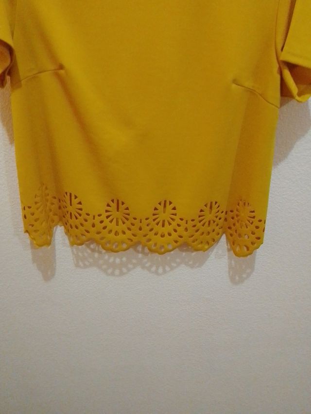 Blusa de mujer de vestir mostaza