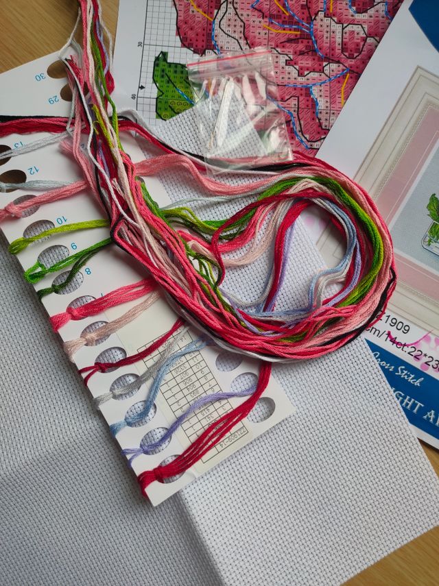 Kit punto de cruz, rosa en vaso