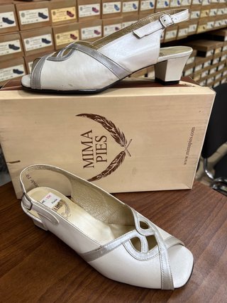 Sandalia con tacón Mimapies. Tallas 36, 38 y 41