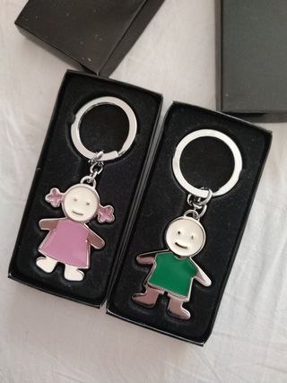 Llaveros niños gemelos