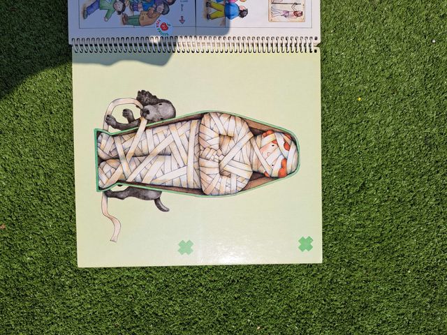 En Teo Vesteix I Juga Monstres