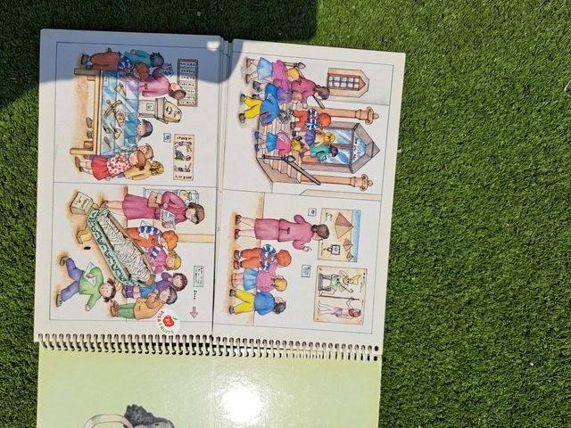 En Teo Vesteix I Juga Monstres