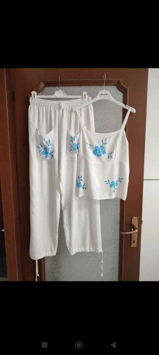 Completo in tessuto leggero Applicazioni in paille