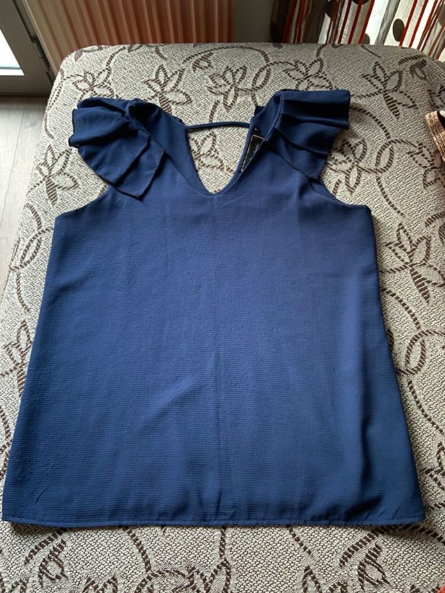 Blusa o camisa, sin mangas. Talla 40