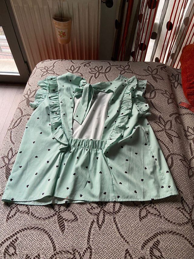 Blusa o camisa, sin mangas con volantes