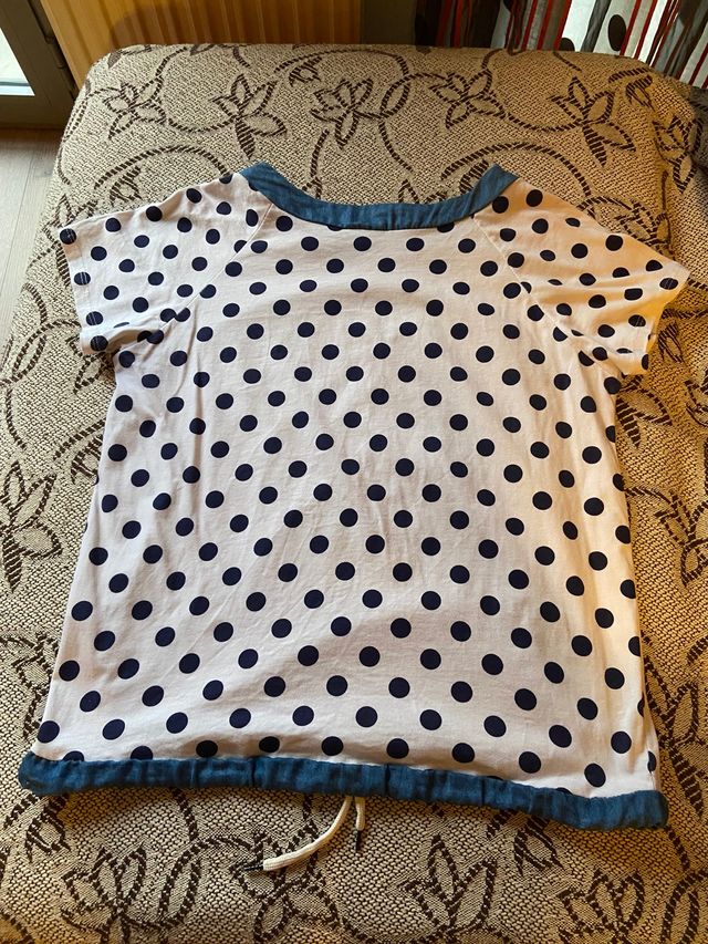 Camiseta de manga corta. Talla 42