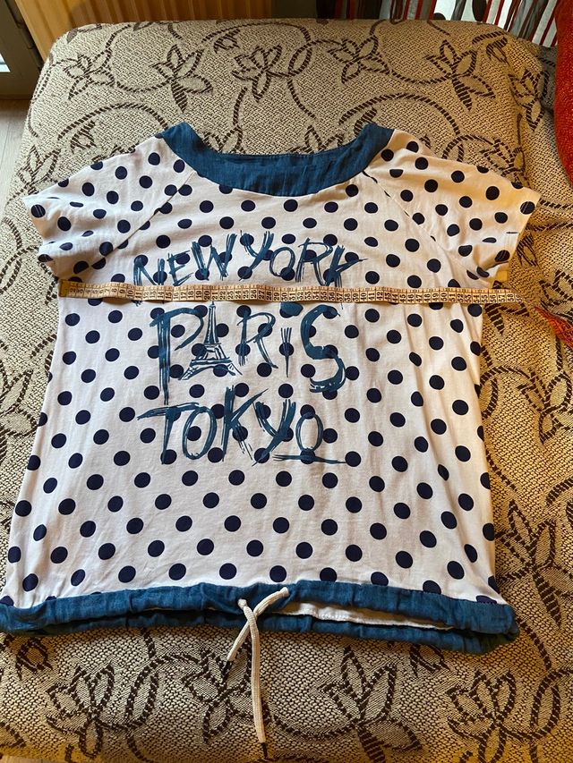 Camiseta de manga corta. Talla 42