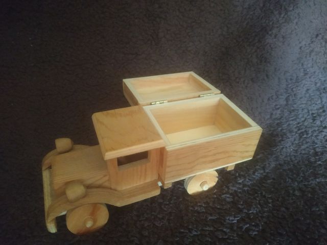 Camión de madera