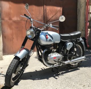 Moto d'epoca GILERA B 300 anno 1960
