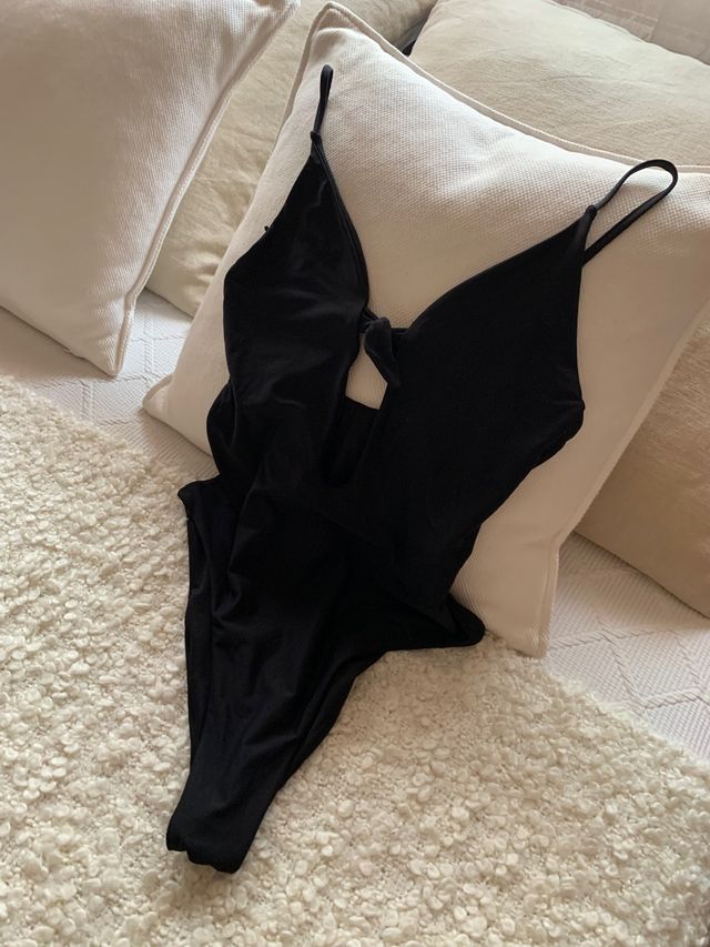 BAÑADOR PULL AND BEAR TALLA 40