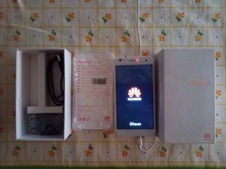 Telefono cellulare Huawei Ascend G7. Quasi nuovo. Con accessori