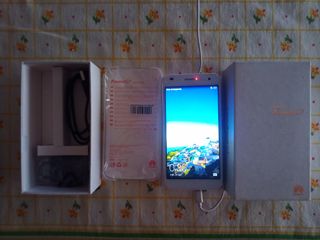 Telefono cellulare Huawei Ascend G7. Quasi nuovo. Con accessori