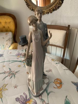 Cerámica LLADRÓ "pareja de diplomaticos" N.1430