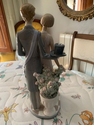 Cerámica LLADRÓ "pareja de diplomaticos" N.1430