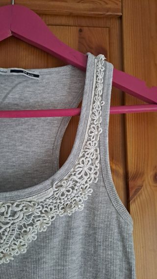 Camiseta tirantes perlas