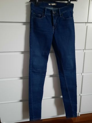 Pantalón levis modelo 710 talla 25