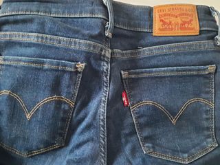 Pantalón levis modelo 710 talla 25