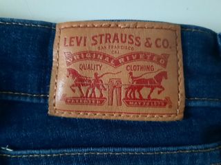 Pantalón levis modelo 710 talla 25
