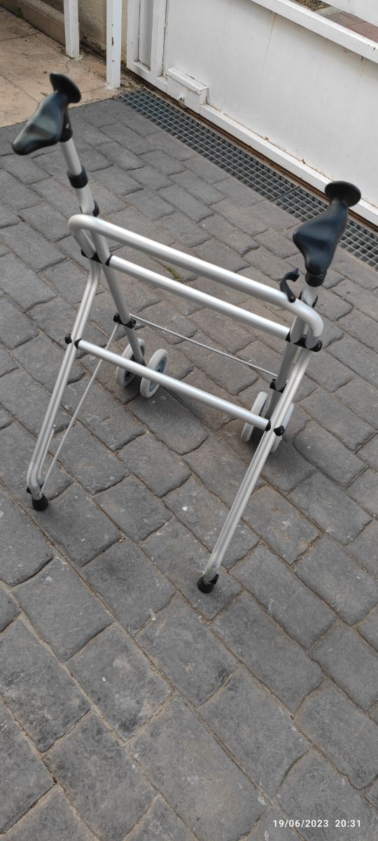 Andador para personas mayores