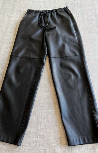 Pantalón efecto piel