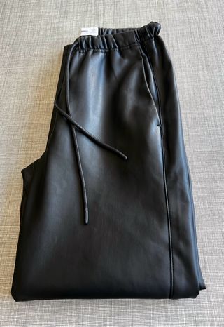 Pantalón efecto piel