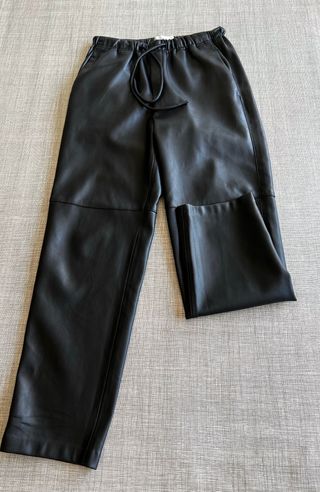 Pantalón efecto piel