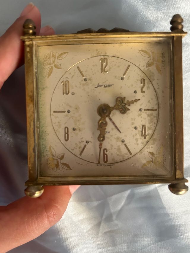 Reloj de cuerda antiguo