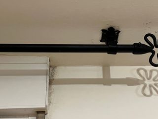 Barra de cortina con soportes