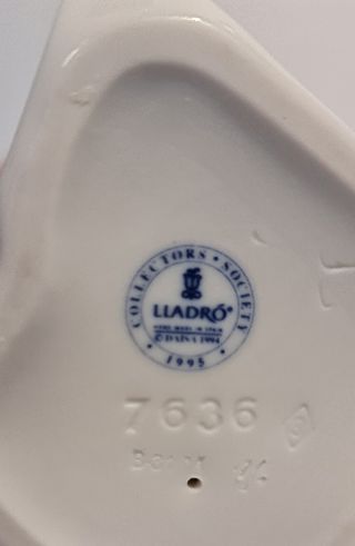 Figura Lladró bajo el sol de primavera.